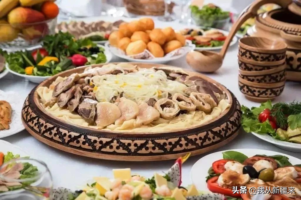 在新疆各族美食面前人人都是256G的胃