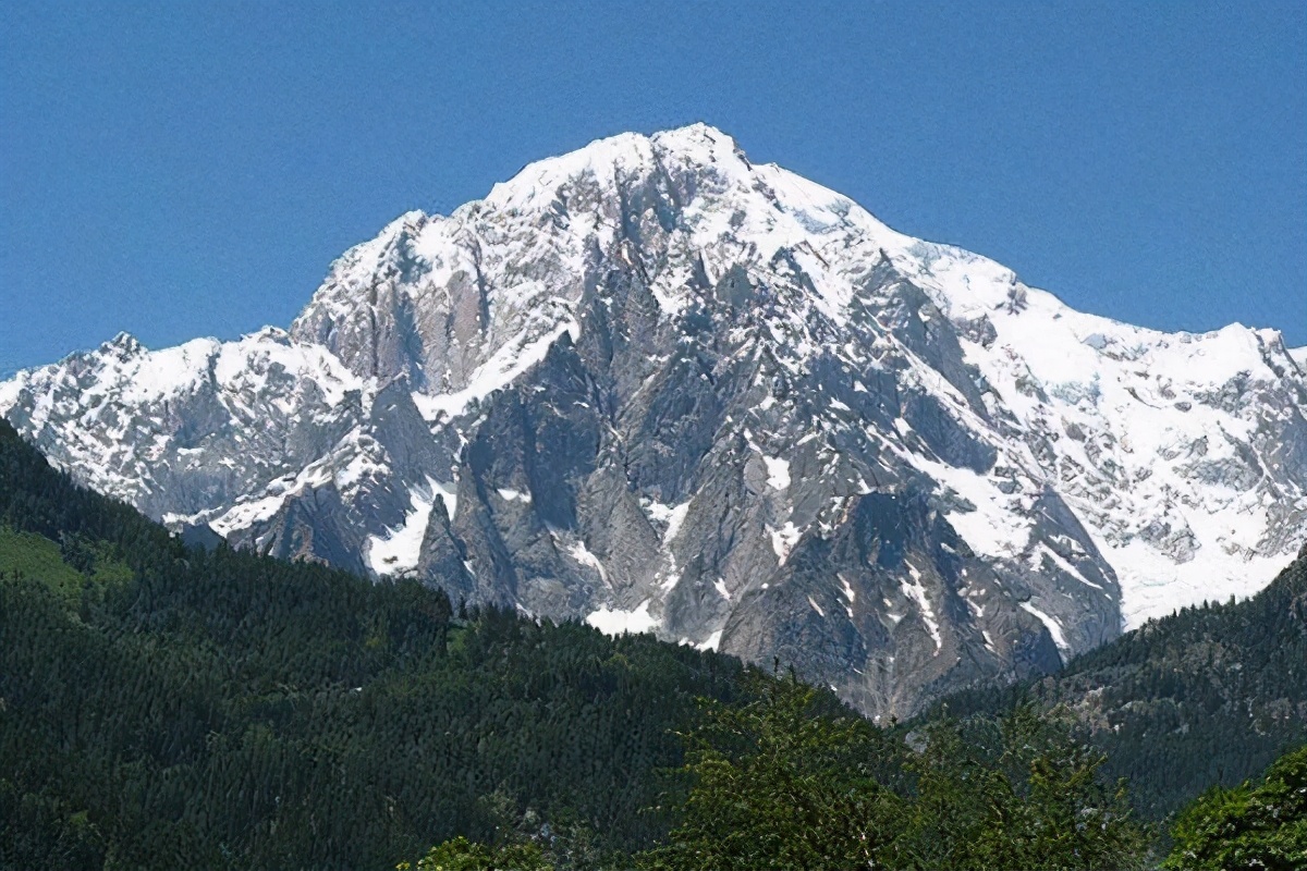阿尔卑斯山脉最高峰是什么峰？勃朗峰(海拔高4810米)
