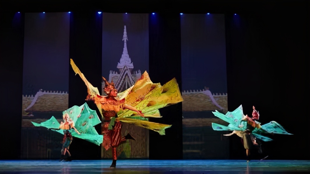 毛相：傣族人的孔雀王子，跳着孔雀舞走向了世界