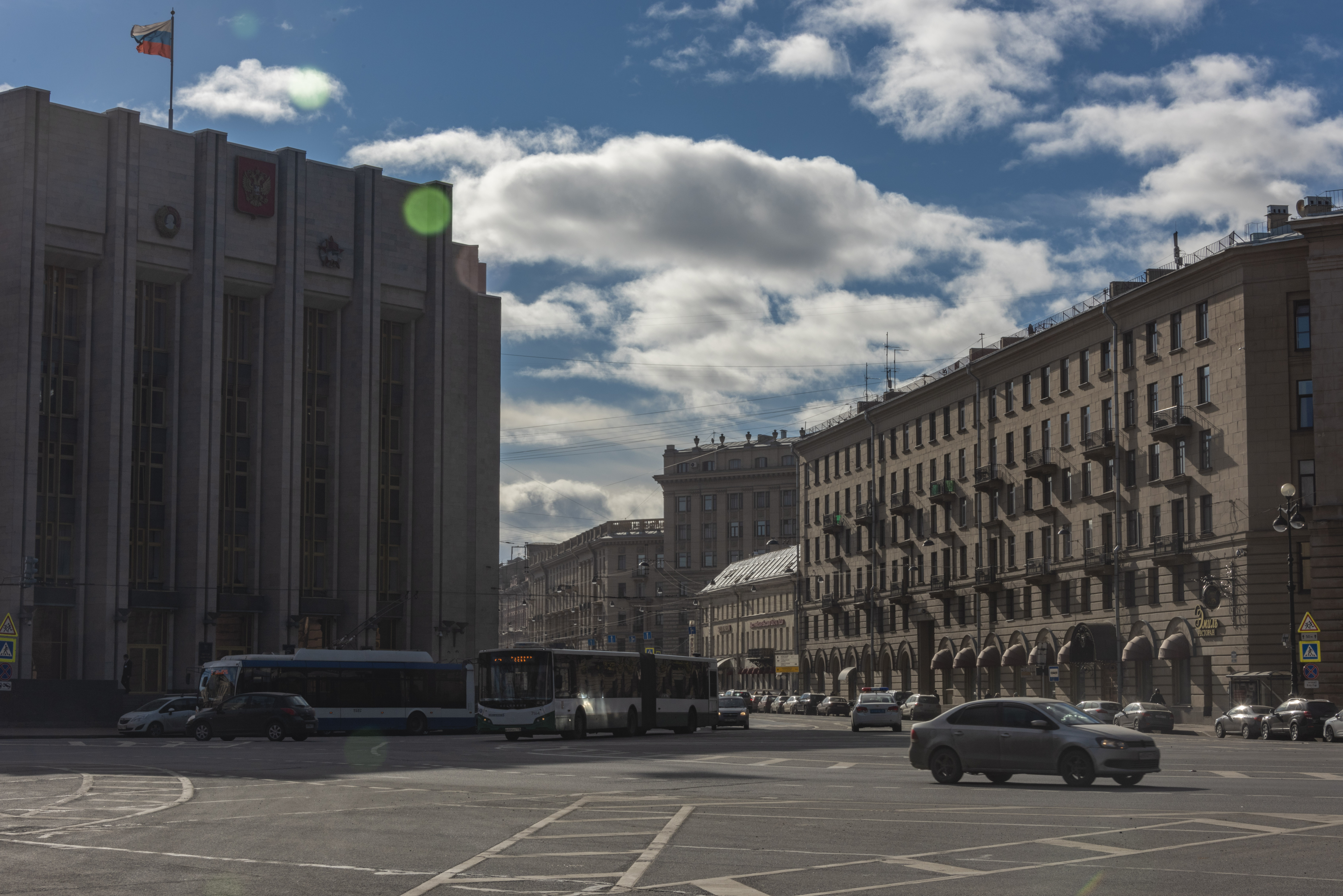 它原来的名字叫列宁格勒，今天的圣彼得堡广场