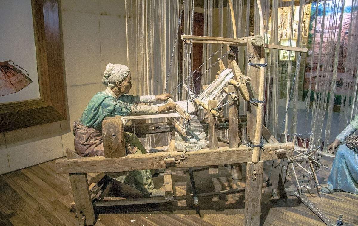 最早的纺纱机出现在什么时候 最早的纺纱机是谁发明的