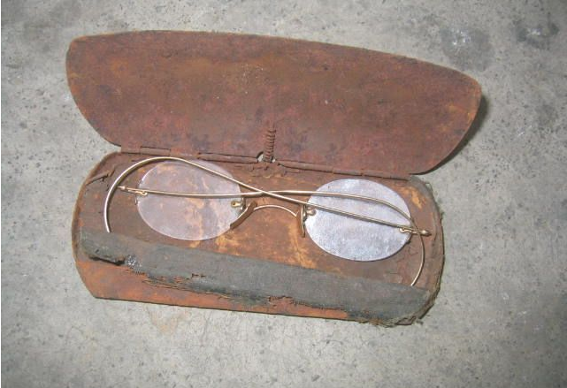 最早的眼镜是谁发明的 世界上最早的眼镜