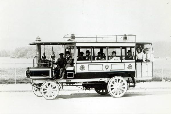 最早的公共汽车出现在什么时候  世界上最早的公共汽车