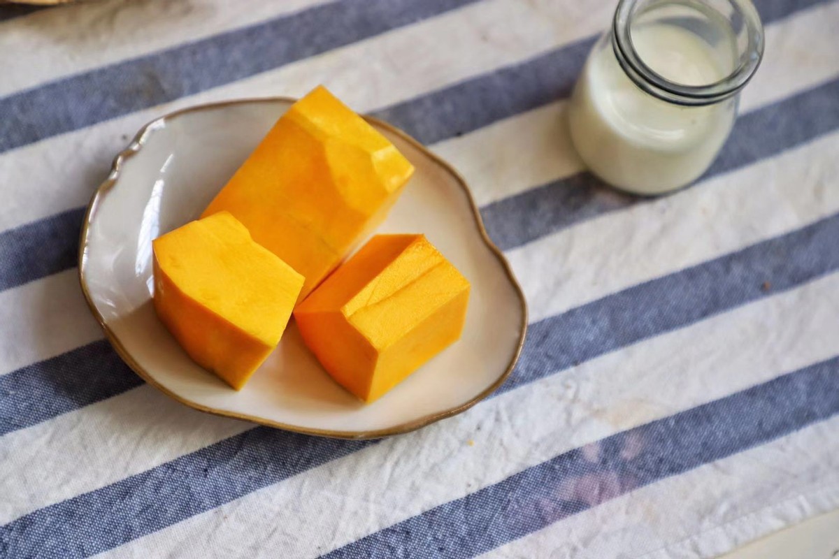 好喝的南瓜汤做起来也简单，营养健康，吃不腻