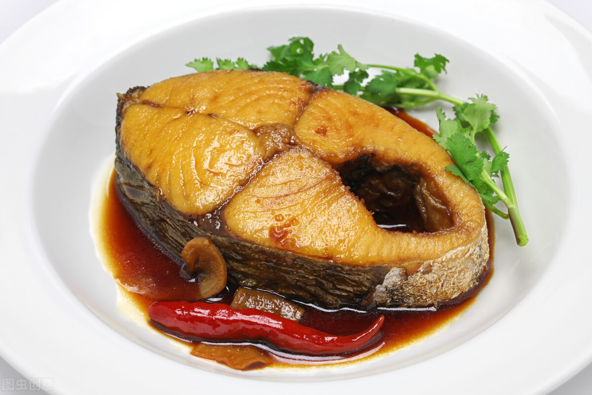 红烧鲅鱼，去腥别用料酒，大厨分享经验，鱼肉鲜嫩，去腥更解腻