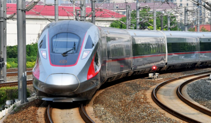 京广线高速铁路最快动车，时速每秒86米！现场十分震撼