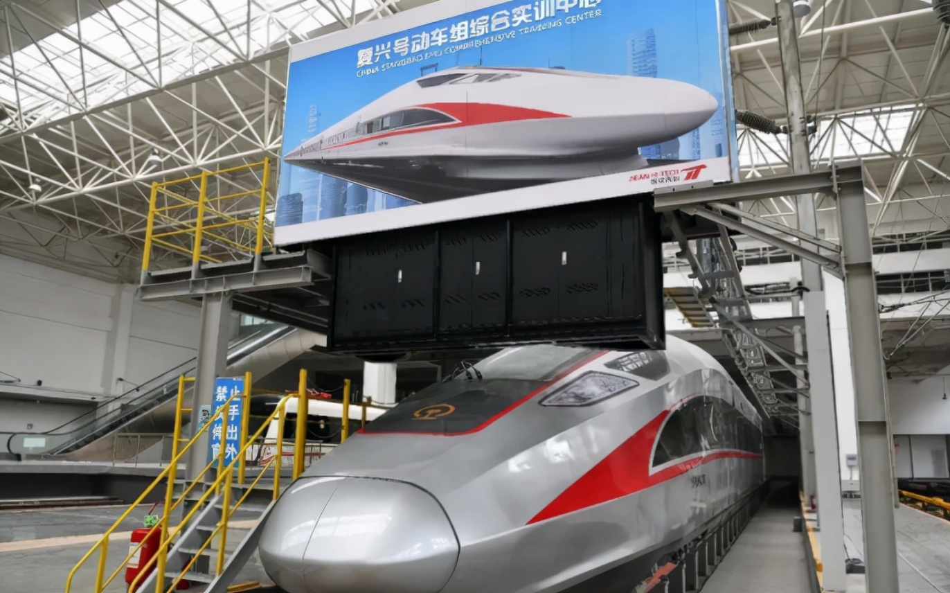 京广线高速铁路最快动车，时速每秒86米！现场十分震撼