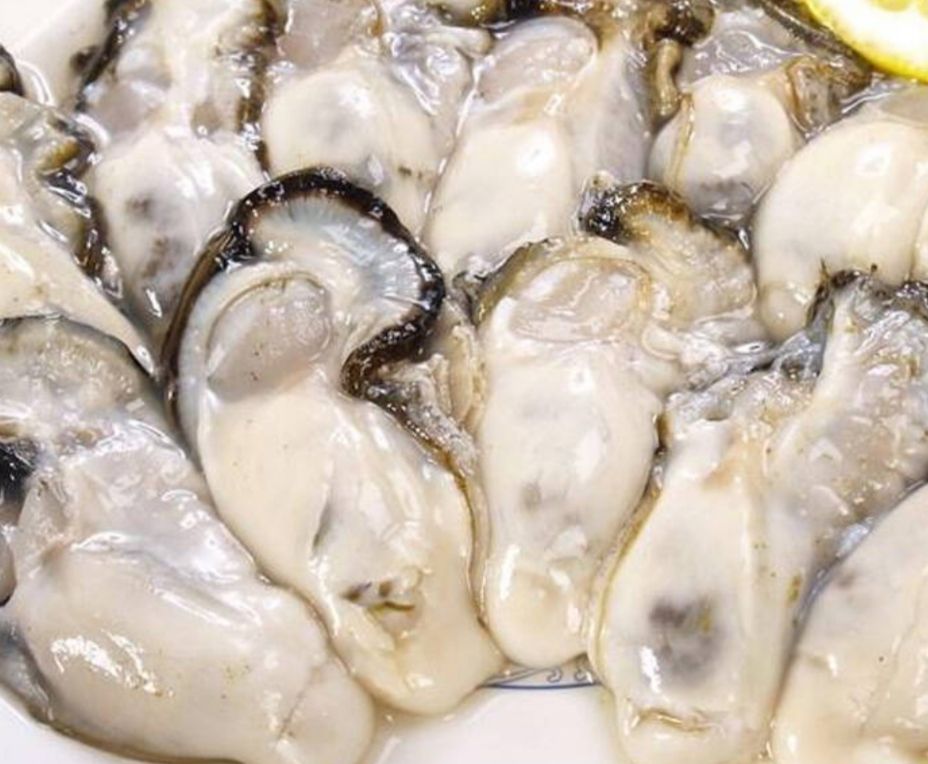 海蛎子鲜美肉肥，做道外酥里嫩的炸蛎黄，咬一口满嘴爆鲜汁儿