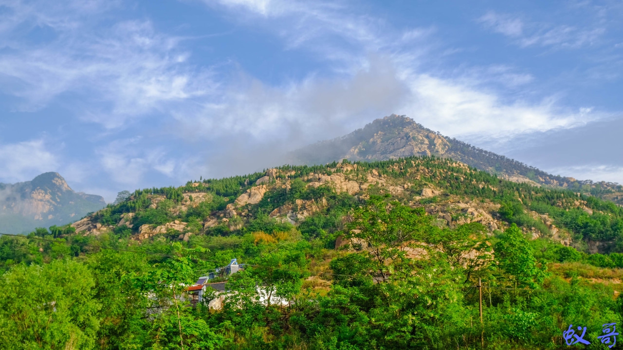 泰山，又名岱山、岱宗、岱岳、东岳、泰岳，为中国著名的五岳之一