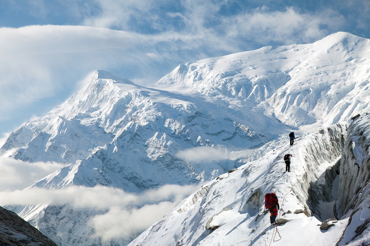 珠穆朗玛峰是喜马拉雅山脉的主峰，同时是世界海拔最高的山峰