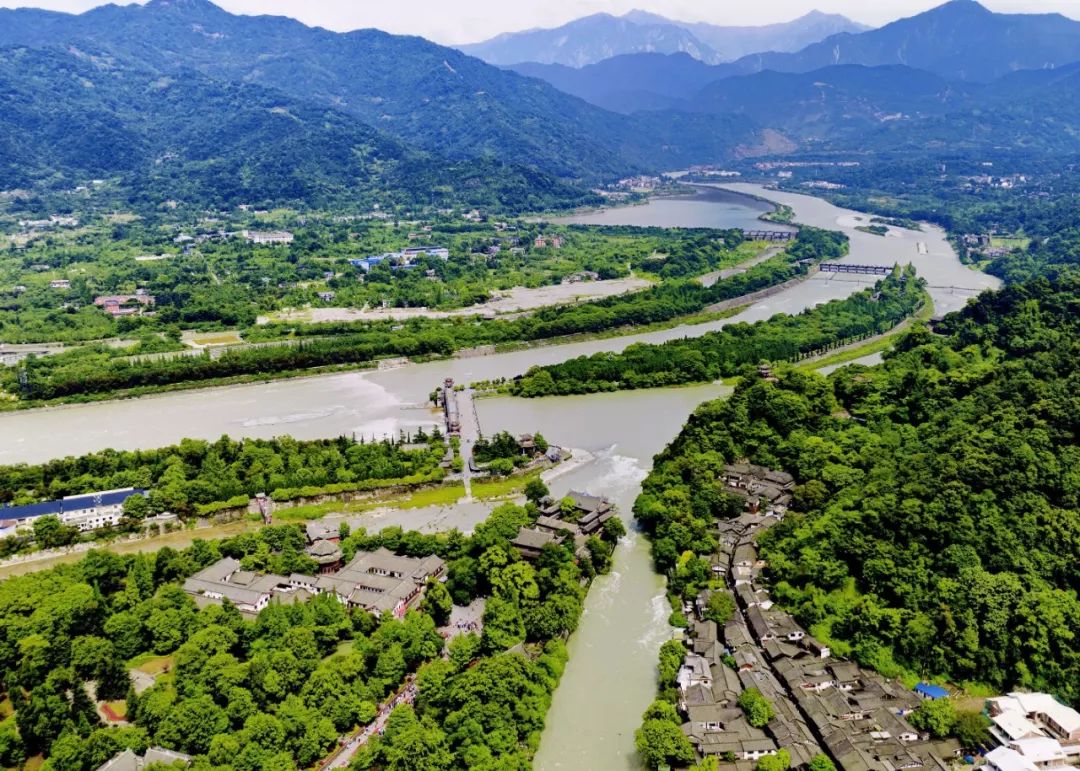 两千年前的自动水利工程——都江堰