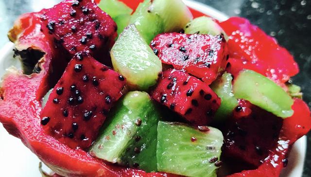 火龙果5种最好吃的做法，简单美味又馋人，看看你喜欢吃哪种？