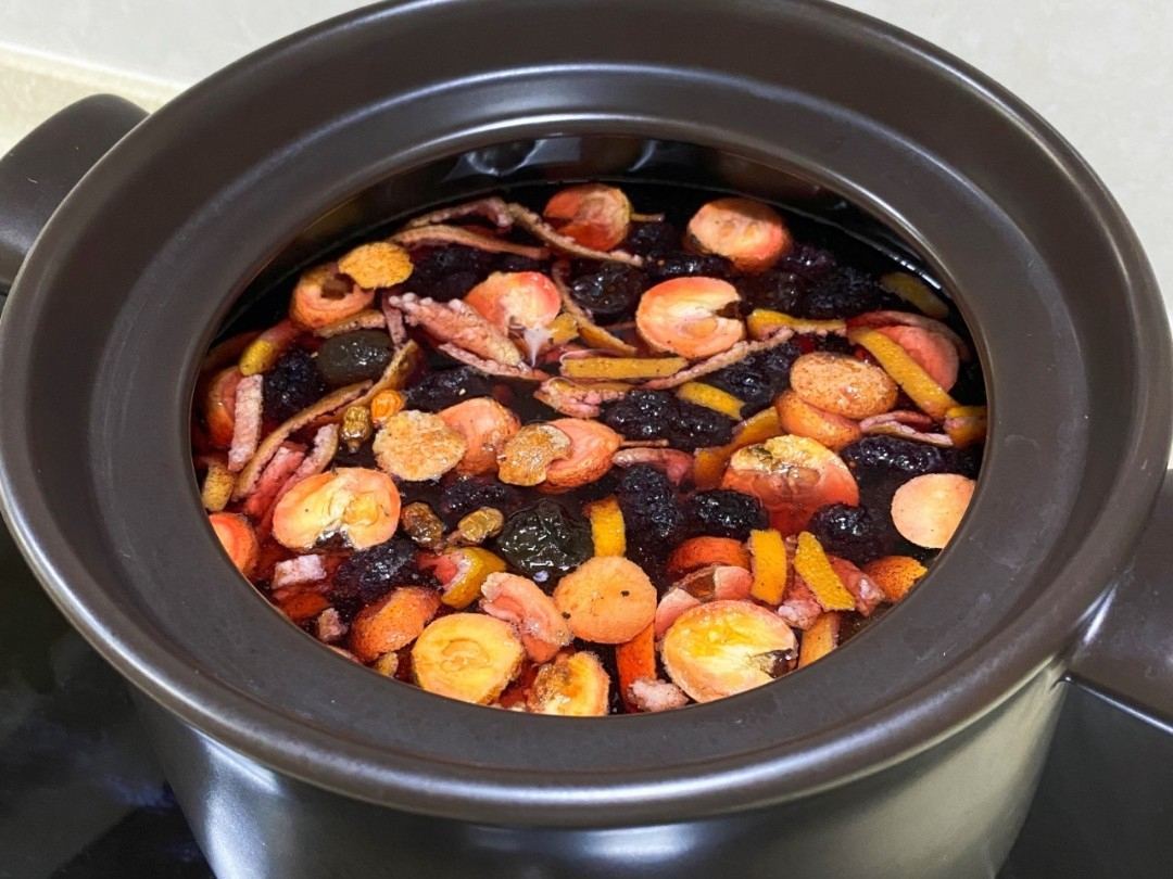 古法熬制的酸梅汤，配方比例详细，酸甜冰镇解渴，能消掉不少暑气