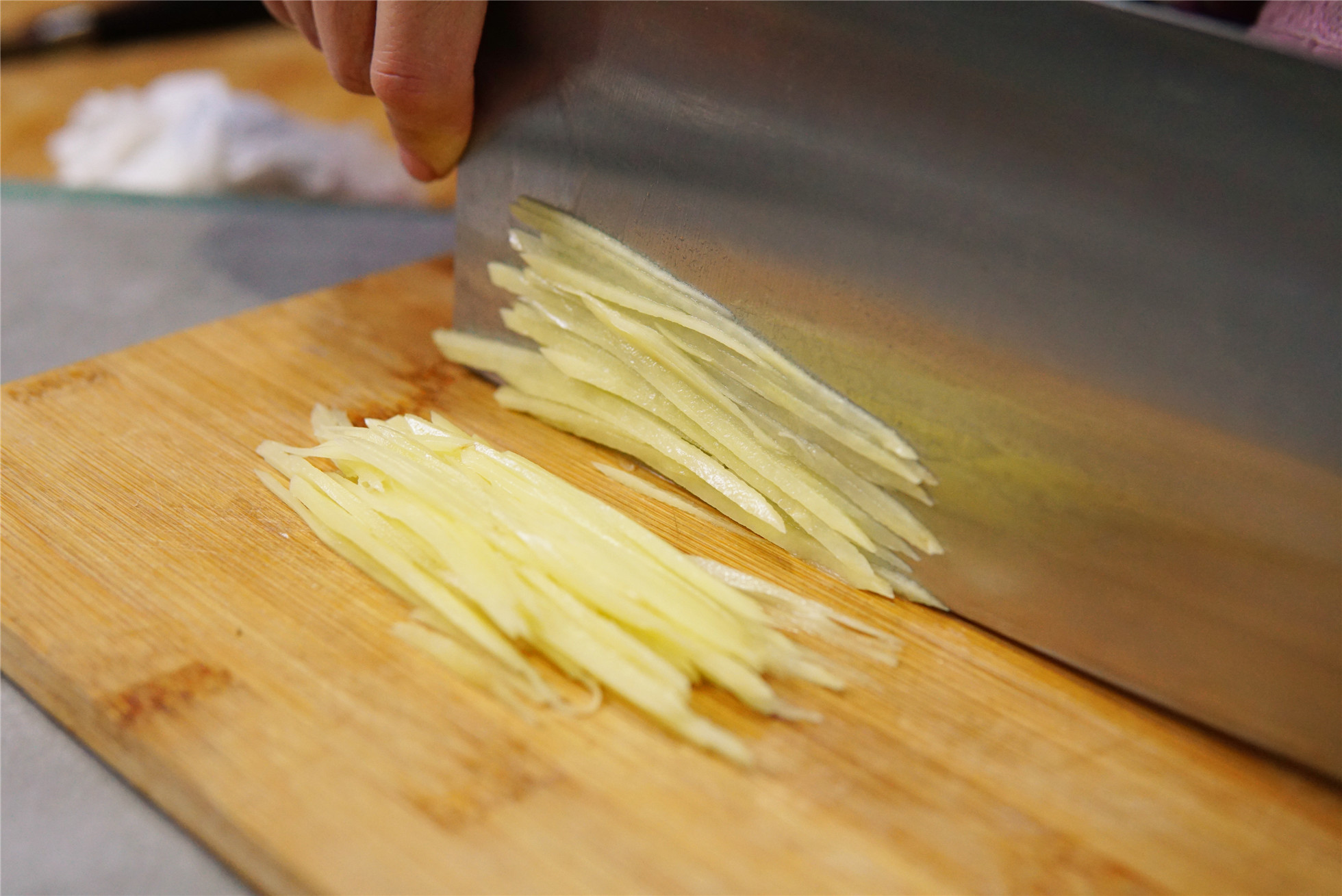 土豆切丝，学会这几个步骤，新手能轻松切出漂亮的细丝