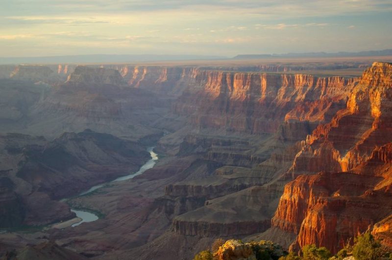 世界上最大的裂谷是什么