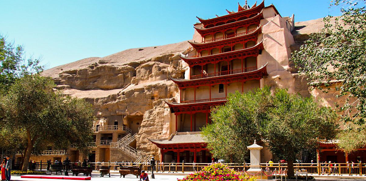 敦煌莫高窟：位于中国西北，是辉煌的世界文化遗产