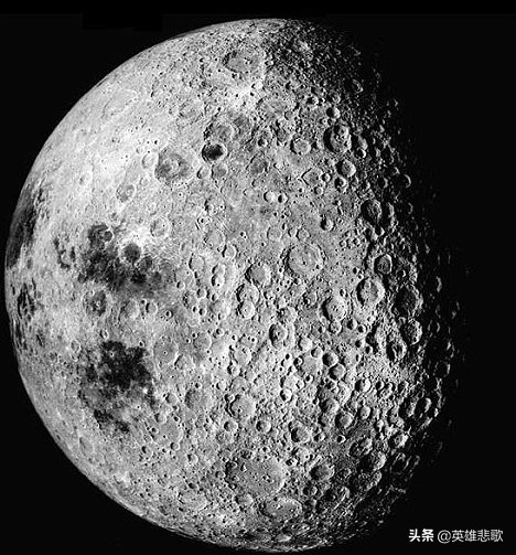 月球比地球小得多，在上面走几步会不会感觉要掉下去呢？