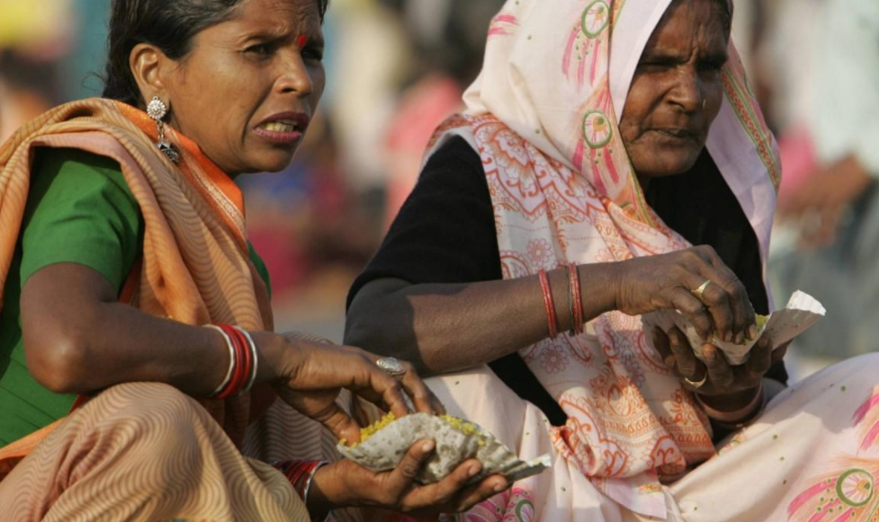 为何印度人吃饭用手“抓”？而且只用右手，左手有什么“隐疾”？