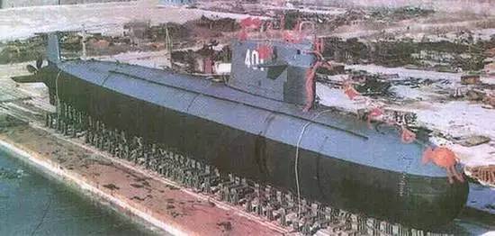 第一个用于军事目的的潜艇