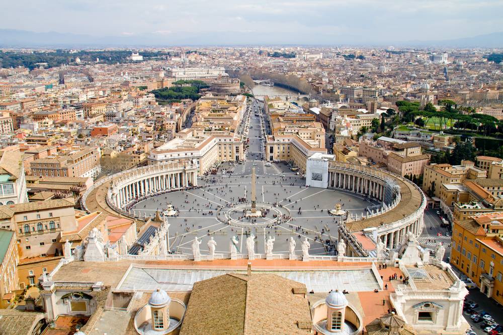 全球最小的国家梵蒂冈，人均年收入达60万，因何原因未和中国建交