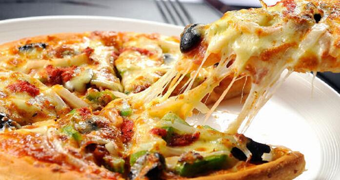 披萨上面拉丝的是什么 一般来说是奶酪