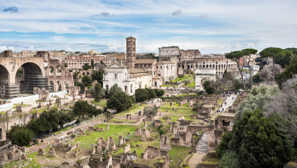 万城之城罗马，是意大利的首都，也是西方文明的中心