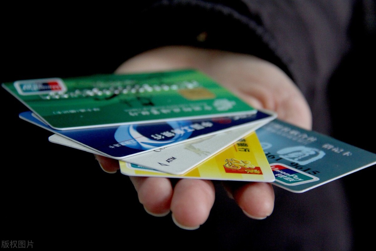 简述银行卡一类卡和二类卡之间的区别