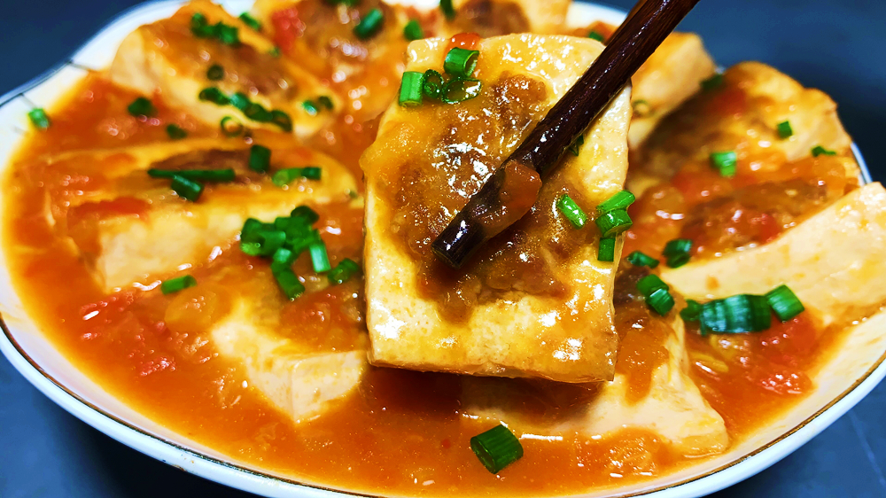 正宗的“客家酿豆腐”做法，详细步骤教给你，招待客人必备好菜