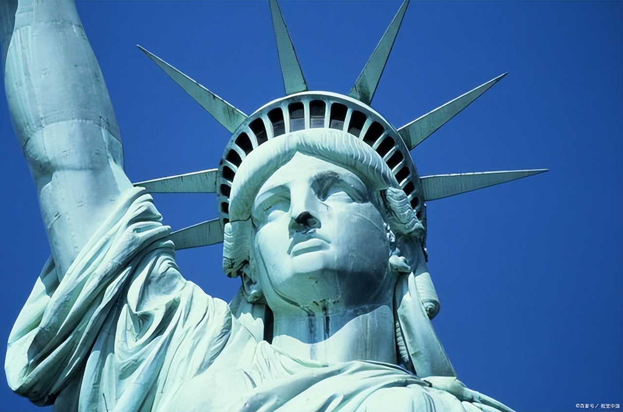 自由女神像高度多少米？法国雕塑家耗时10年，为美国打造的礼物