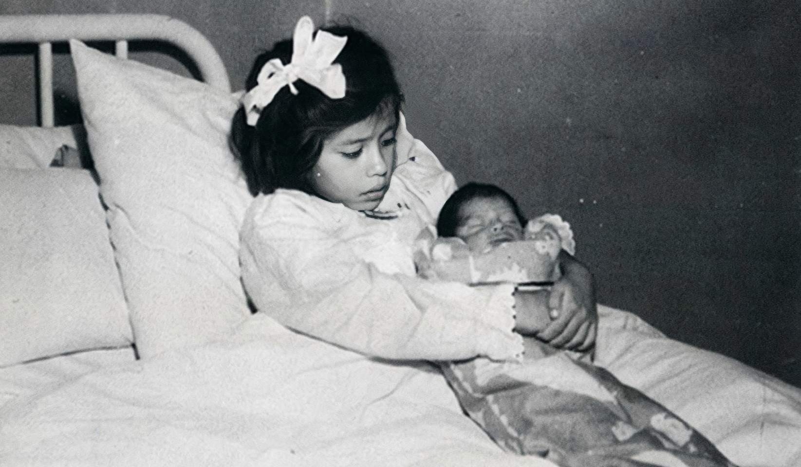 秘鲁5岁女孩怀孕生子，成为世上最小的妈妈，她究竟经历了什么？