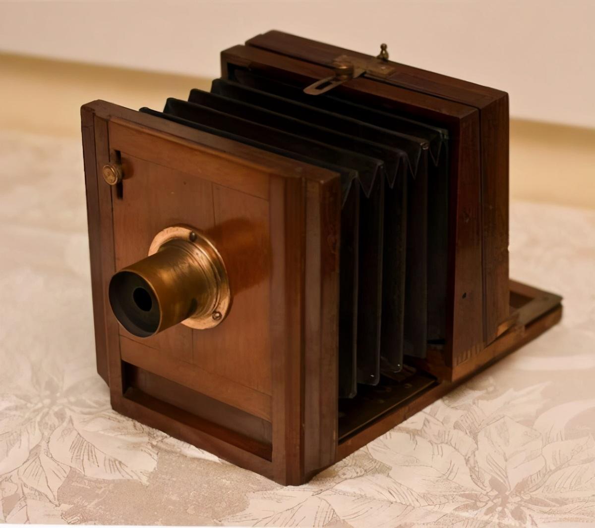 照相机是什么时候发明的 照相机是谁发明的
