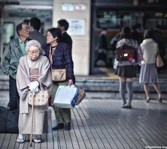 日本的穷人生活是怎么样的（有人坐吃山空，有人无所事事）