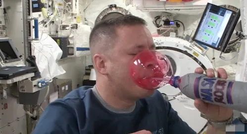 空间站航天员的粪便怎么处理（排泄物如何解决）