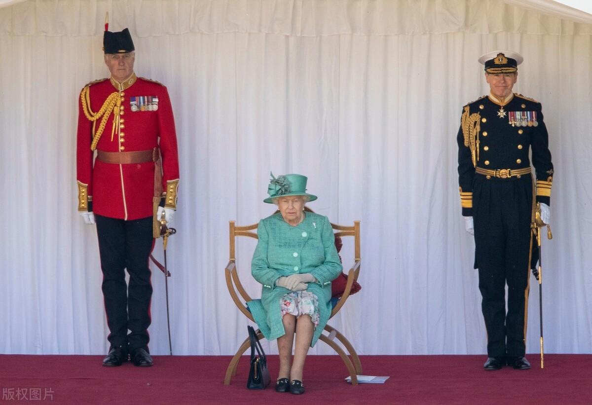 英国女王和首相的区别（英国女王有没有实权）