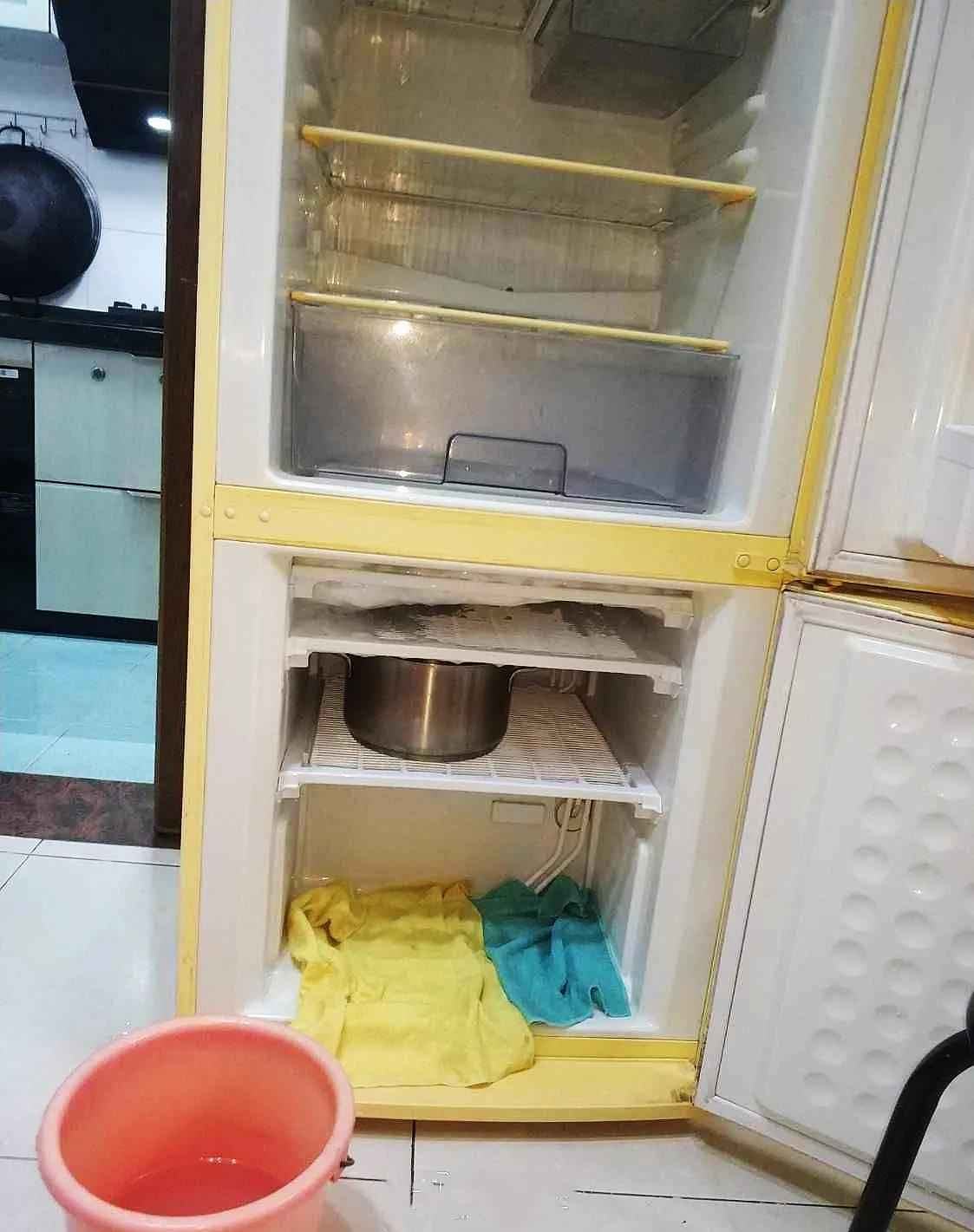 冰箱冷冻室结冰严重如何解决（冰箱老是结冰怎么办）