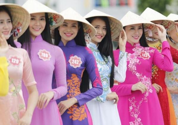 越南旅游10大最值得买的特产，越南旗袍可以买一件，你买了吗？
