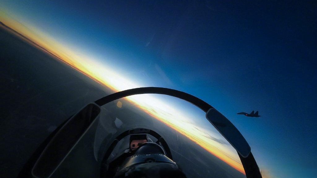 当空军飞行训练遇上绝美地平线（高清）