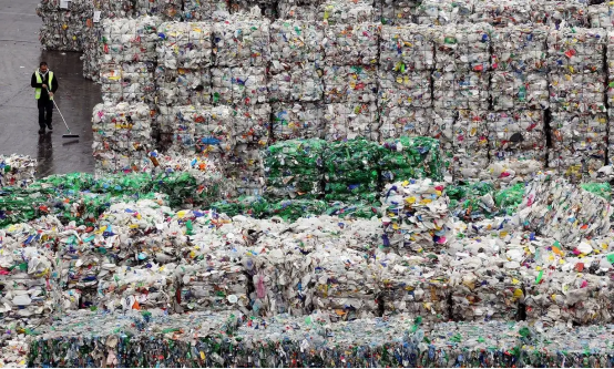 中国全面禁止洋垃圾进口，实现固体废物零进口目标