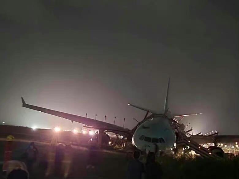 韩国一载173人客机在菲律宾冲出跑道