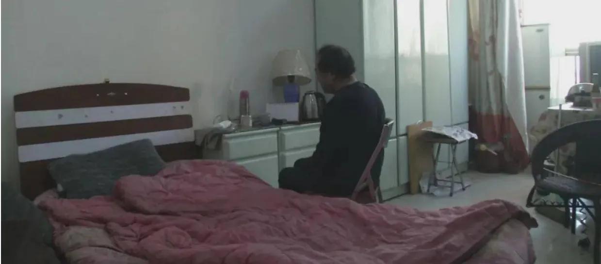 男子因照顾独居老人获得上海一套房，两人相识于2012年