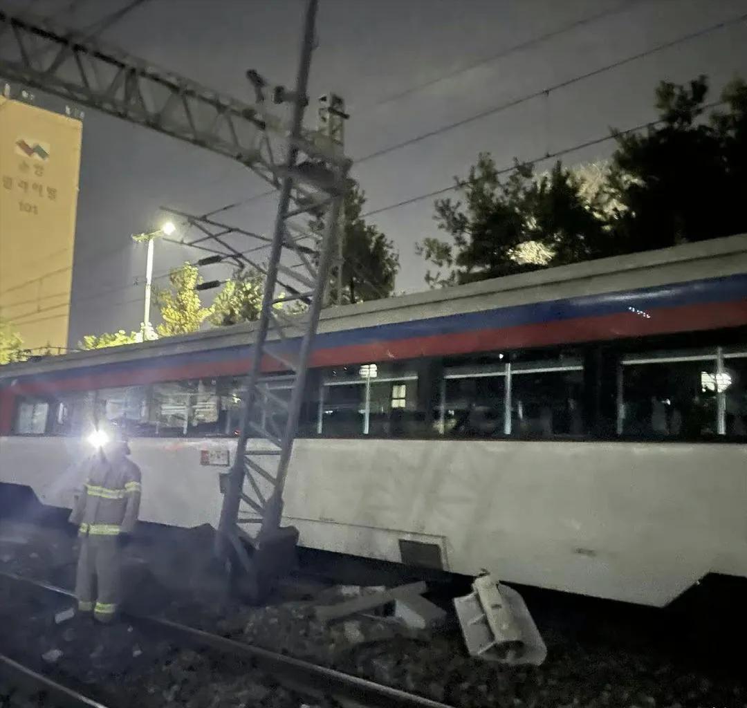 韩国一列火车在首尔脱轨致34伤，韩国又出事了