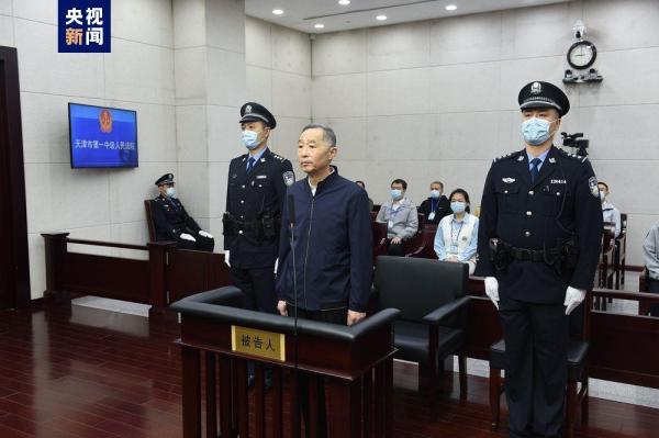 落马副部刘国强贪3.52亿被判死缓，曾花巨资跑官买官被骗