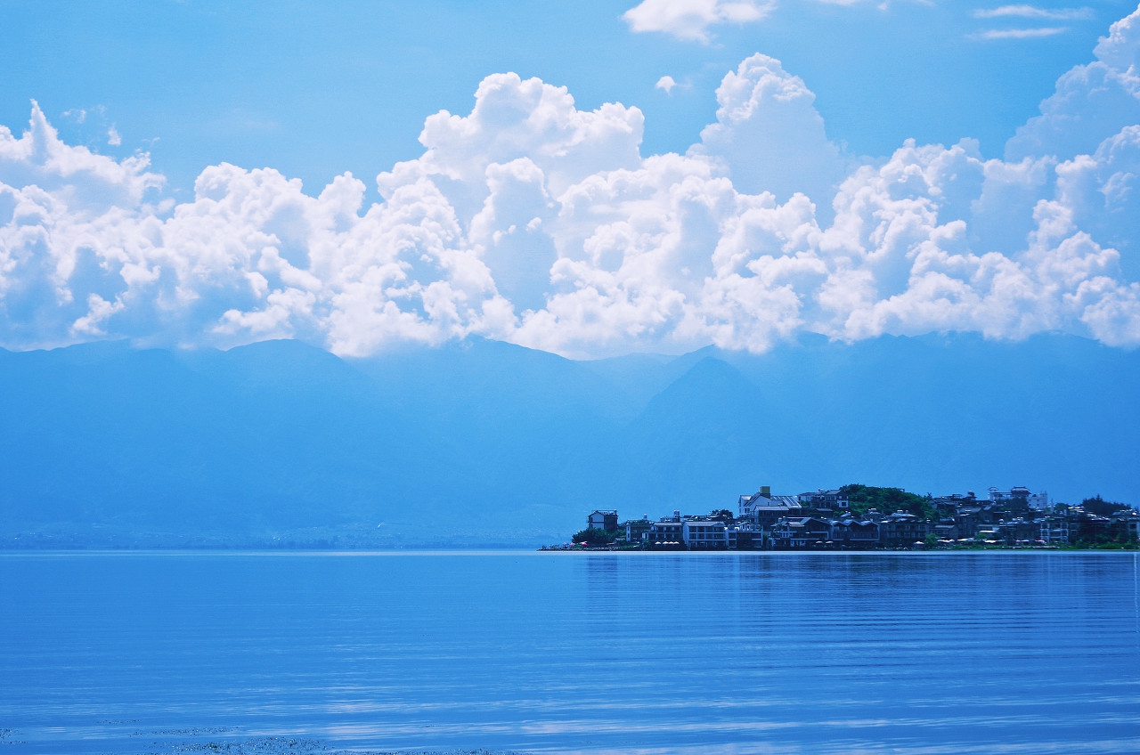 苍山洱海位于云南省大理州大理市，素有“风景画廊”之称