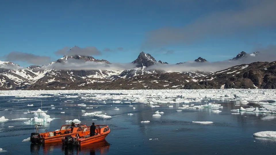 格陵兰岛部分冰盖变薄比预想严重，情况不妙