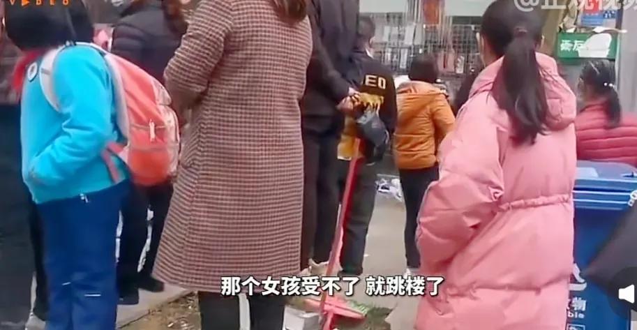 贵州女孩疑被指偷文具跳楼自证清白，被店家质疑未付款