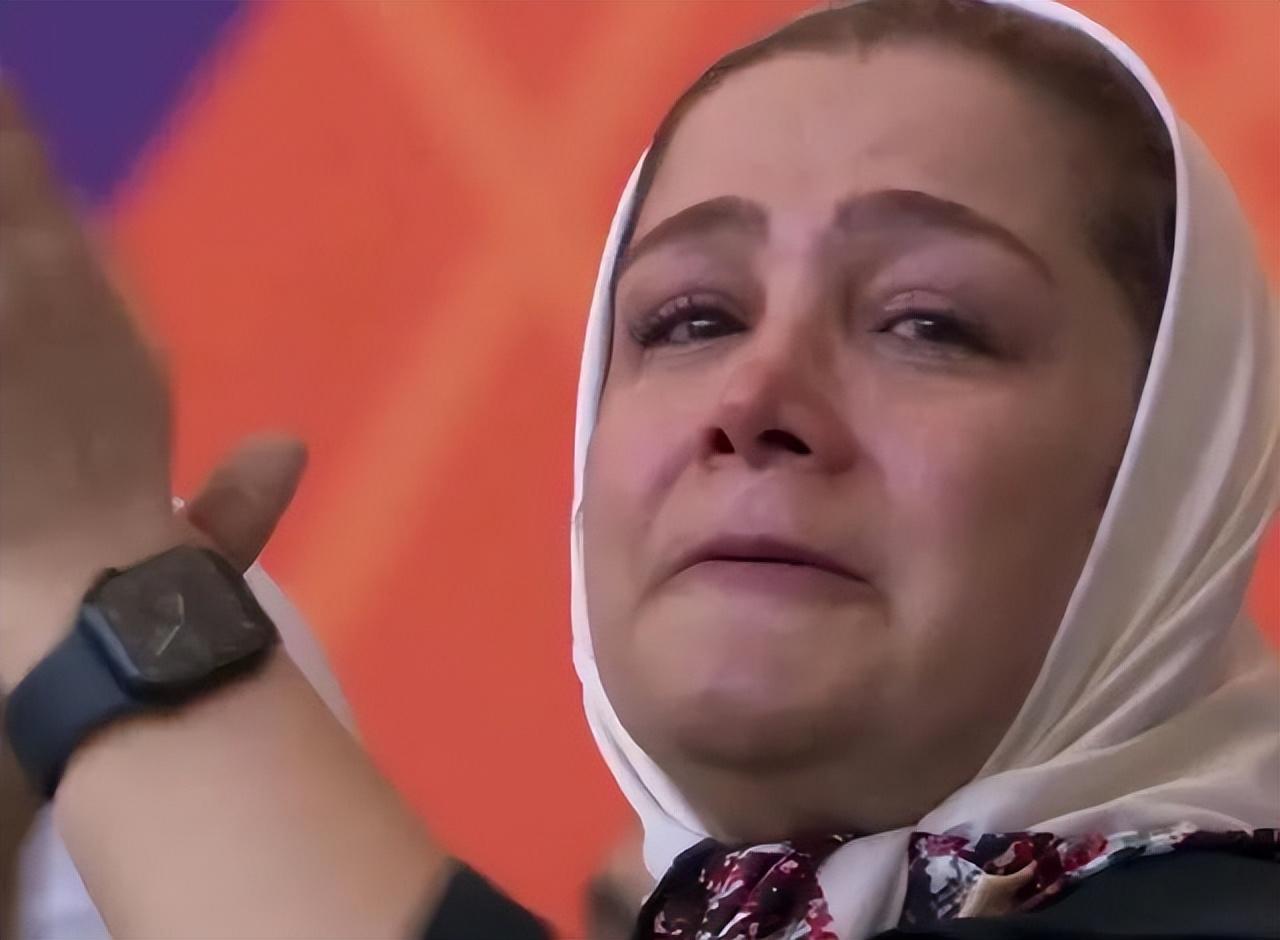 伊朗队拒绝唱国歌，为国内女性争取自由