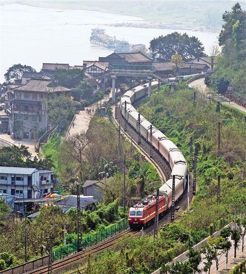 中国第一条铁路是哪一条（中国第一条铁路）