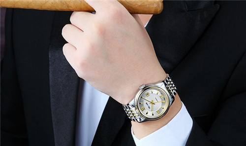 男人应该怎么戴手表，男人戴手表的正确方法