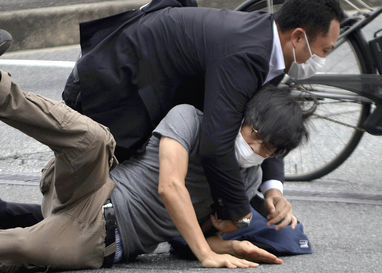 日本超万人要求为枪杀安倍嫌犯减刑，一些人称他是“受害者”