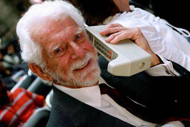 谁发明了手机 手机是谁发明的